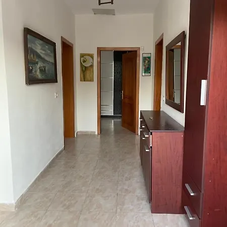 Lovely Spacious House With Big Garden Elbasan Exterior photo